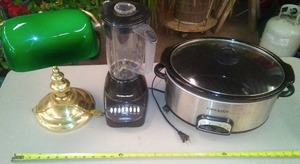 lot 364 image: Blender, Crockpot, Piano Light.