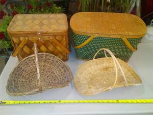 lot 370 image: Covered Picnic Baskets (2).