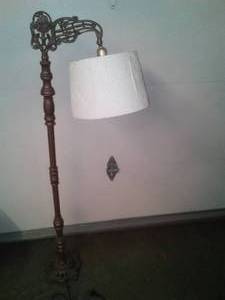 lot 373 image: Vintage Floor Lamp.