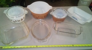 lot 374 image: Vintage Pyrex and Corning (9).