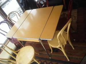 lot 387 image: Vintage Extendable Table and Chairs (6)