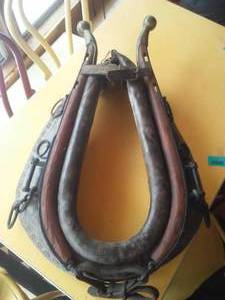 lot 395 image: Equine Horse Collar and Hames (wood) Excellent Condition.