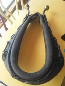 lot 396 image: Equine Horse Collar and Hames (Metal) Excellent Condition.