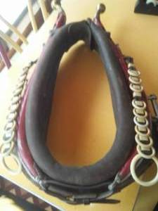 lot 397 image: Equine Horse Collar and Hames (Redwood) Excellent Condition.
