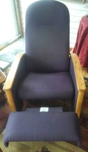 lot 398 image: Viking Purple Recliner on Casters