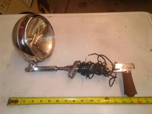 lot 403 image: Vintage Auto Spotlight, Fully Functioning, Cop Light
