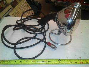 lot 404 image: Vintage 12v Utility Light on Stand.