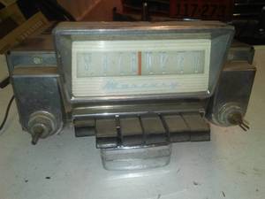 lot 412 image: Automotive 1955 Mercury 6v Radio.