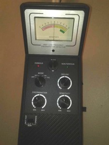 lot 447 image: Metal Detector, adjustable length.