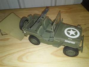 lot 453 image: Jeep Army with Machine Gun, 118 Scale.