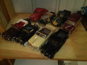 lot 454 image: 1930 and 40s Ford (8) 125 Scale.