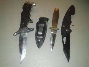 lot 494 image: Folding Pocket Knives (3).