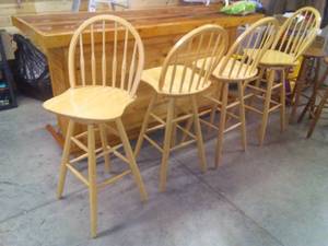 lot 516 image: Wood Swivel Bar Chair (4)