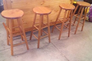 lot 517 image: Wood Swivel Seat Bar Stools (4)