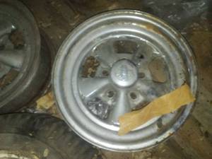 lot 534 image: Rims and Wheels 2 Cragar SS chrome rims 15 we believe.