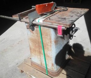 lot 273 image: Commercial Quality Table Saw.