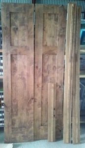 lot 333 image: 2 Interior doors - closet bifold