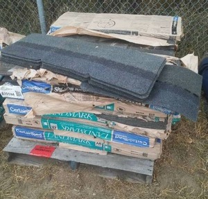 lot 372 image: Shingles Certainteed Landmark - Moire Black (21 bundles)