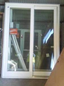lot 77 image: Thermo  Tek Vinyl 8 ft. T Slider,  NEW, includes matching screen