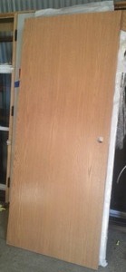 lot 89 image: Solid Core Door, Oak Finish, 80  33.25, Right Hand