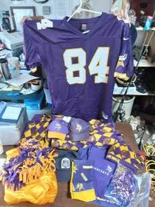 lot 49 image: Nike XL MN Vikings Jersey Randy Moss #84 & Other Vikings Apparel