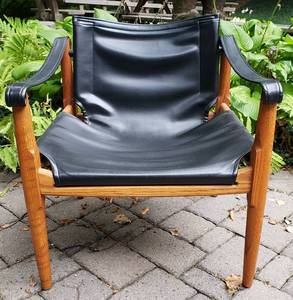 lot 25 image: BROWN SALTMAN Mid-Century Danish Leather Sling Chair
