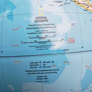 lot 54 image: National Geographic 16 Standing Globe