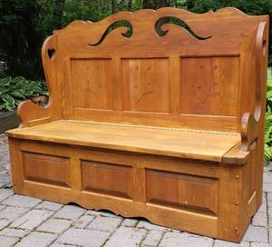 lot 26 image: Spoon Carved Pine Entry Bench by Harold Moe