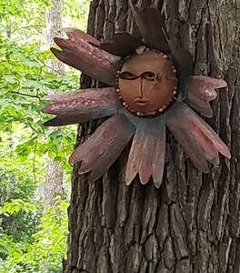 lot 48 image: Metal Sunflower Garden Decoration