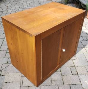 lot 10 image: Mid-Century Pine Vinyl Album Record Cabinet