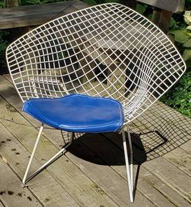 lot 2 image: Vintage BERTORIA Diamond Chairs