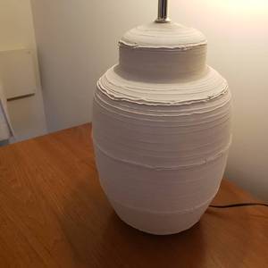 lot 20 image: Vintage Ceramic Jar Lamp