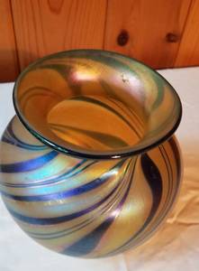 lot 91 image: Lundberg Studio Art Glass Swirled Irridescent Vase R15