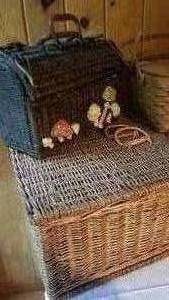 lot 93 image: Handled and Lidded Wicker Basket Collection, Lot of 5