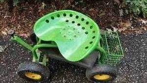 lot 125 image: Little John Deere Colored Gardener Seat