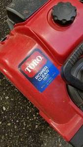lot 124 image: Toro Power Clear 180 Snowblower Model 38282