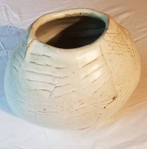 lot 75 image: Brutalist Studio Art Pottery Vanilla Glaze Vase