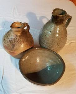 lot 81 image: Ceramic Jugs and Bowl