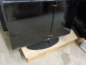 lot 6 image: 40 Samsung Powers On...