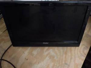 lot 13 image: 18 Haier Powers On...