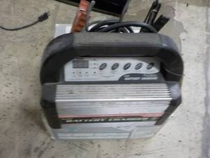 lot 28 image: Smart Battery Charger...