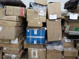 lot 33 image: Pallet of Furniture some for parts...