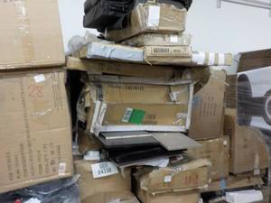 lot 34 image: Pallet of Furniture some for parts...