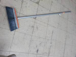 lot 72 image: 14 Scraper...