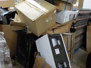 lot 75 image: Pallet of Furniture Parts and Misc....