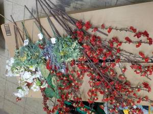 lot 82 image: Lot of Artificial Flowers...