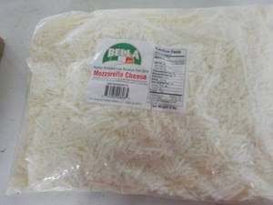 lot 124 image: 5 lb. Bag Refrigerated Bag Mozzarel...