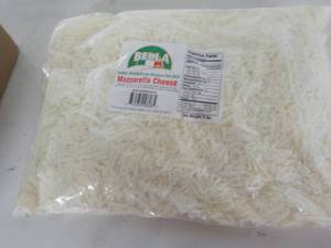 lot 125 image: 5 lb. Bag Refrigerated Bag Mozzarel...