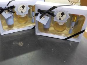 lot 220 image: 2 Ariana Grande Fragrance Gift Sets...
