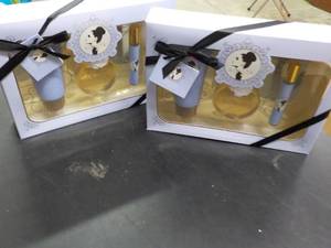 lot 221 image: 2 Ariana Grande Fragrance Gift Sets...